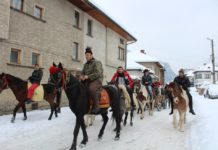В Тетевен отбелязаха Ивановден с традиционно конно шествие