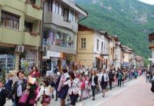 С традиционно шествие в Тетевен отбелязаха Деня на българската просвета и култура и на славянската писменост