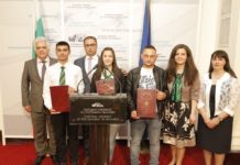 Иван Миховски посрещна ученици и учители от Тетевен в парламента