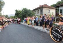 Жителите на курорт Рибарица отпразнуваха с празничен водосвет обновената си улица