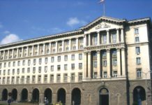 Минималната работна заплата става 710 лева от 1 април 2022 г.