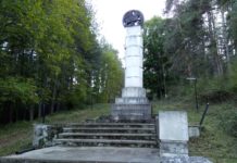 Служители на Община Тетевен почистиха паметници