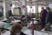 Вече се произвеждат първите 2000 бройки защитни облекла