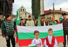 Стотици отбелязаха 142 години от освобождението на България в Тетевен