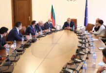 Бойко Борисов разпореди организация за отваряне на моловете