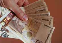 Кабинетът реши: Минималната заплата става 933 лв. от 1 януари догодина