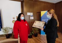 Областен управител поздрави доброволците. От БЧК й връчиха грамота за проявено човеколюбие и в знак на признателност