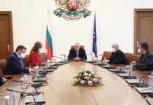 С промени във ваксинационния план ще се даде възможност на членовете на изборните администрации да се ваксинират в настоящата трета фаза