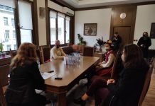 Временно изпълняващият длъжността Областен управител разговаря днес с ръководителите на протестиращите самодейни танцови състави