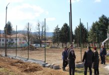 В село Български извор започна изграждането на спортна площадка