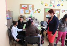 В навечерието на Великденските празници д-р Мадлена Бояджиева подари лакомства на центровете, работещи с деца и младежи