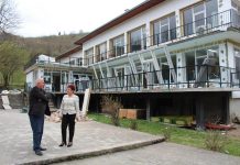 Кметът на Тетевен инспектира ремонта на детската градина в с. Градежница