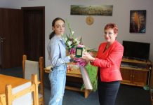 Кметът на Община Тетевен връчи плакет на Изабела Янкова за историческия й успех от Световната купа по спускане в Австрия