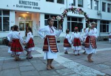 Валя Балканска изнесе концерт в Български извор по случай традиционния събор на селото