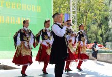 На 52-ия си рожден ден Николина Чакърдъкова изнесе концерт в Тетевен по време на Традиционния есенен панаир