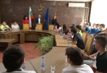 Областният управител се срещна с ученици от Италия, Турция и Словения, партньори на ПГМЕТ по програма „Еразъм +“