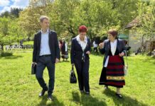 Д-р Мадлена Бояджиева посети второто издание на самодейния занаятчийски базар „Ъсненски табиати“