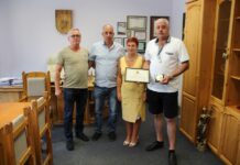 Д-р Мадлена Бояджиева връчи грамота и плакет на НД „Традиция“ – клон Тетевен по случай 20-годишния юбилей