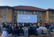 Филмът „Предателят“ събра любителите на лятното кино в гр. Тетевен