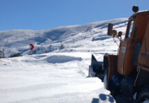 Започна разчистването на Троянския проход. На места преспите достигат 1,5 м