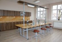 МОН предлага 552 места за прием в училищата с национално значение