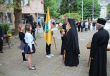 Ловчанският митрополит Гавриил освети знамето на село Гложене