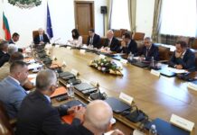 Подготвя се график за поетапен преход на рафинерията на „Лукойл“ към неруски петрол