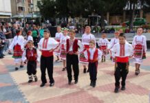 Децата от община Тетевен изнесоха празничен концерт по случай Цветница и Лазаровден