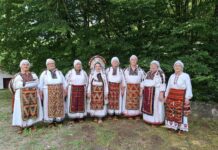 Над 60 състава от цялата страна взеха участие в „Празника на народния обичай и автентичната носия“ в село Рибарица