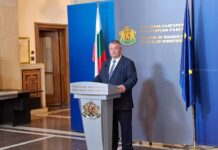 Министър Иванов: Минималната заплата ще бъде 1077 лв. от 1 януари 2025 г.