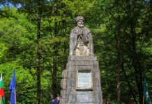 В Черни Вит сведоха глави пред героичния подвиг на Нейо Крачунов