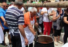 Тетевен отново посрещна стотици гости на 9-то издание на Празника на тетевенската саламура и ракия