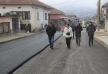 Кметът на Община Тетевен инспектира асфалтирането на ул. „Георги Бенковски“ в с. Галата
