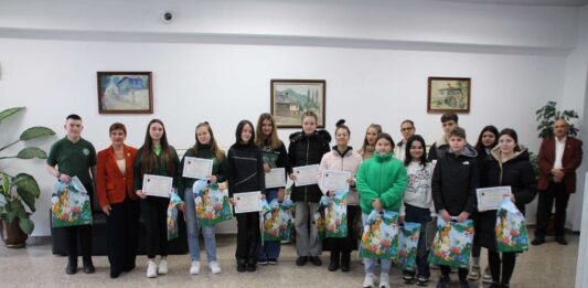 Наградиха участниците в изложбата „Бунтът на Духа“
