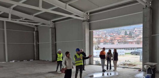 Кметът на Тетевен посети строежа на новия търговски комплекс в града