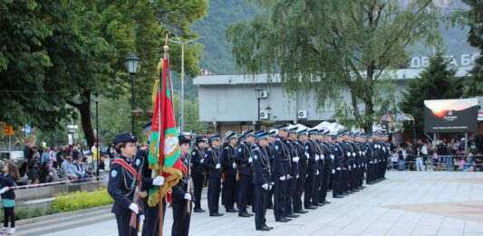 С тържествена заря-проверка в Тетевен отбелязаха 150 години от Априлската епопея и гибелта на войводата Георги Бенковски