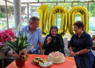 Кметът на Община Тетевен поздрави баба Пена Неева по случай нейния 100-годишен юбилей