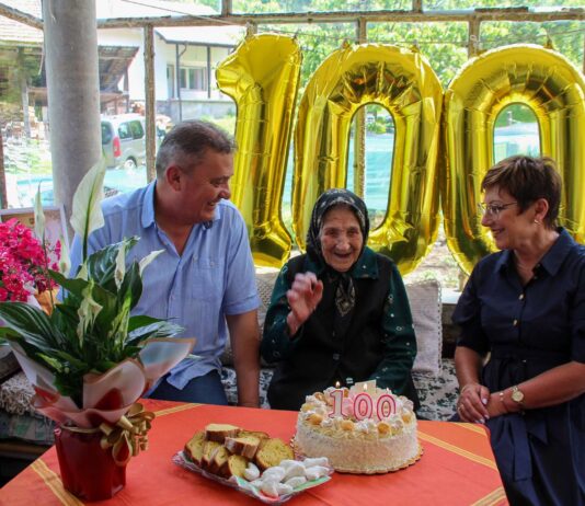 Кметът на Община Тетевен поздрави баба Пена Неева по случай нейния 100-годишен юбилей