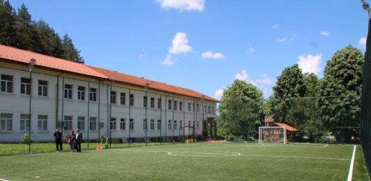 В село Градежница бе открита реновираната спортна площадка в двора на местното училище