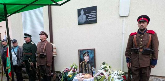 В Тетевен отдадоха почит към живота и делото на генерал Владимир Вазов