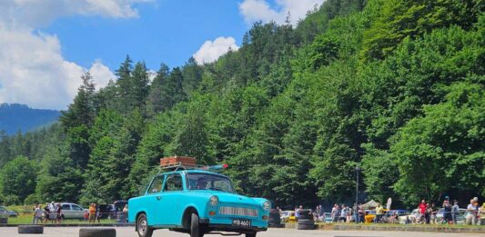 Близо 50 ретро автомобила се включиха в 14-то издание на „Трабант фест“ в Рибарица