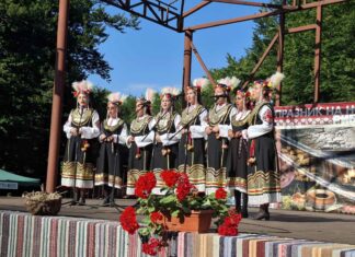 Празникът на народния обичай и автентичната носия събра пазители на българщината в Рибарица