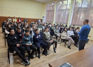 Превантивни лекции и дискусии относно дигиталната безопасност и киберсигурност се проведоха в училищата от община Тетевен