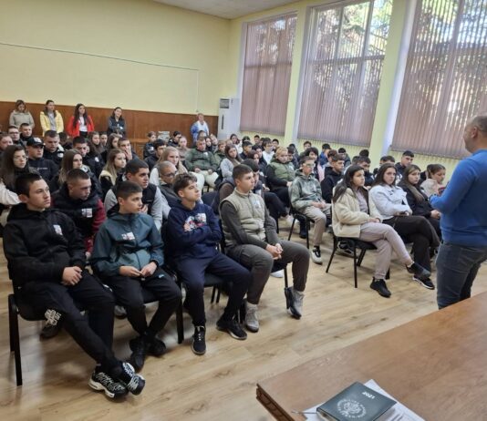 Превантивни лекции и дискусии относно дигиталната безопасност и киберсигурност се проведоха в училищата от община Тетевен